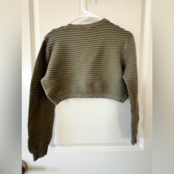 H&M Women’s Crop Sweater. Size Small. Army Green. - Picture 3 of 3